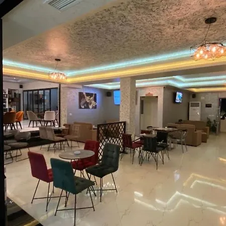 Univers Hotel *