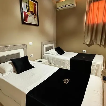 Univers Hotel *