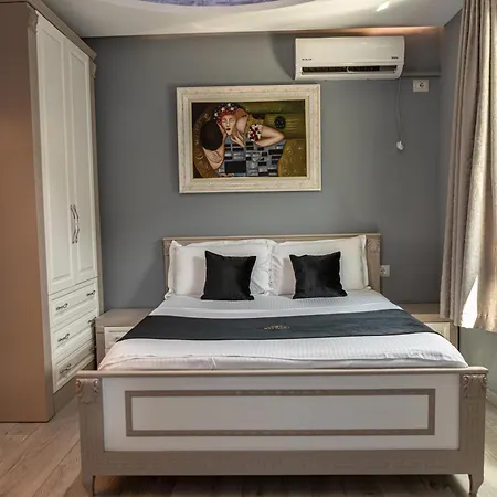 Univers Hotel *