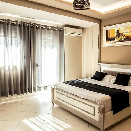 Univers Hotel *