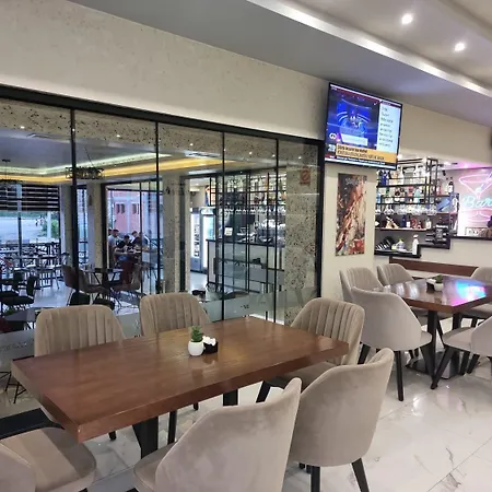 Universi Hotel Bajram Curri