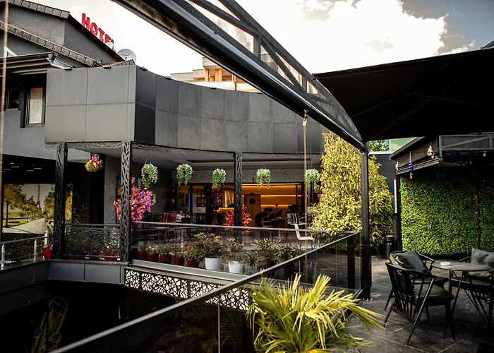 فندق Universi Bajram Curri