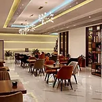 Universi 酒店 *