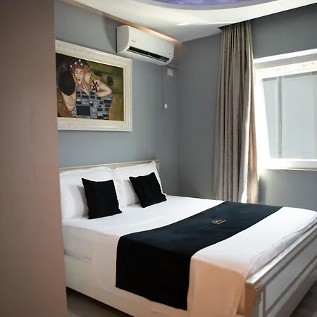 Ξενοδοχείο Universi *