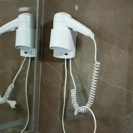 Ξενοδοχείο Universi *