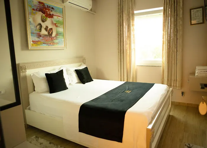 Otel Universi *